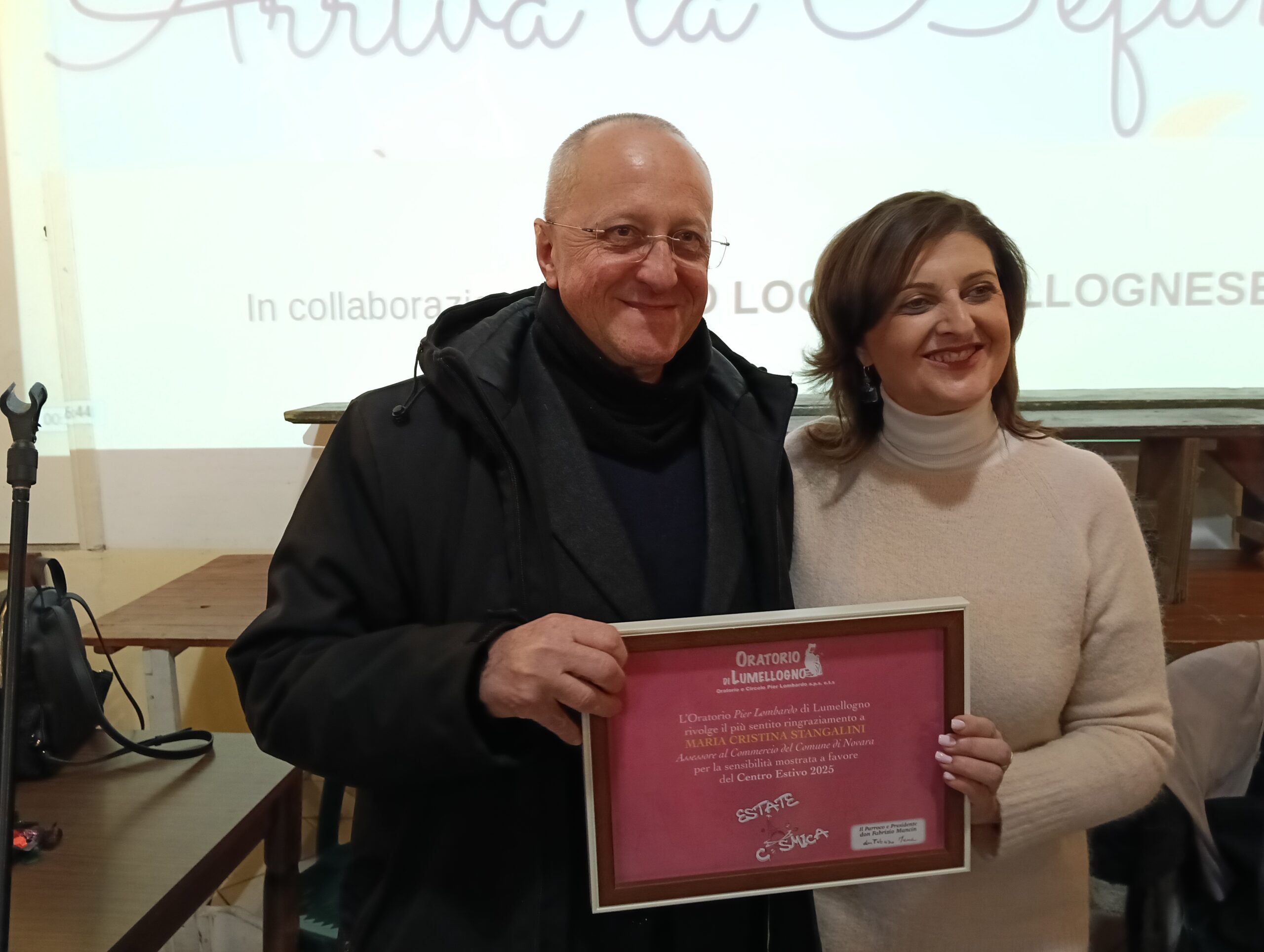 Don Fabrizio Mancin e l'Assessore al Commercio del Comune di Novara Maria Cristina Stangalini